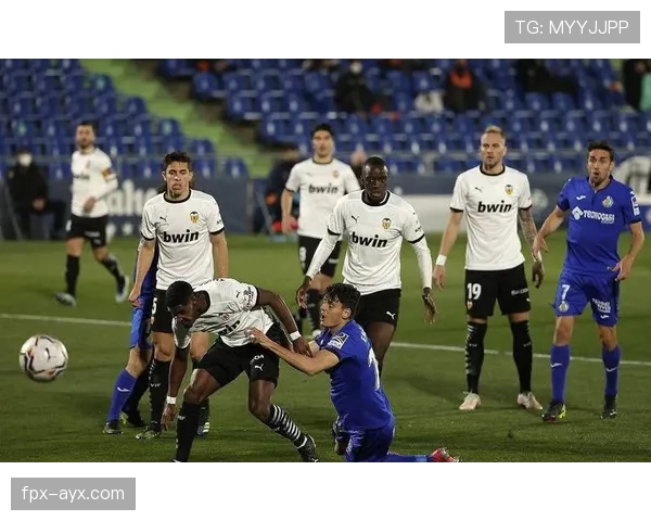 穆萨闪耀瓦伦西亚助球队重返胜轨，状态回暖引关注