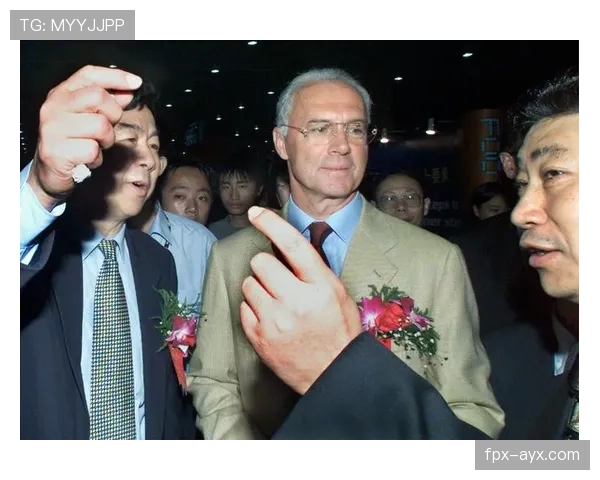 《足球传奇:克鲁伊夫与贝肯鲍尔的对决影响力评析》 《足球传奇:克鲁伊夫与贝肯鲍尔的对决影响力评析》